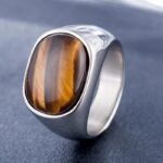 Classic ring with tiger eye stone