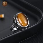 Elegant ring with tiger eye cabochon