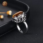 Elegant ring with tiger eye cabochon