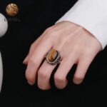 Elegant ring with tiger eye cabochon